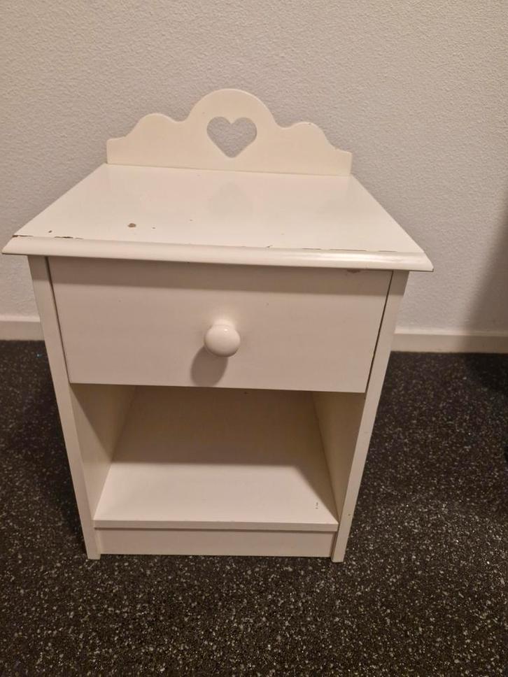 Wit nachtkastje met lade. breedte 37 cm lengte 44 cm, Huis en Inrichting, Slaapkamer | Slaapbanken, Gebruikt, 70 cm of minder