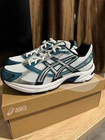GEL-1130 White/Restful Teal Maat: 43.5 beschikbaar voor biedingen