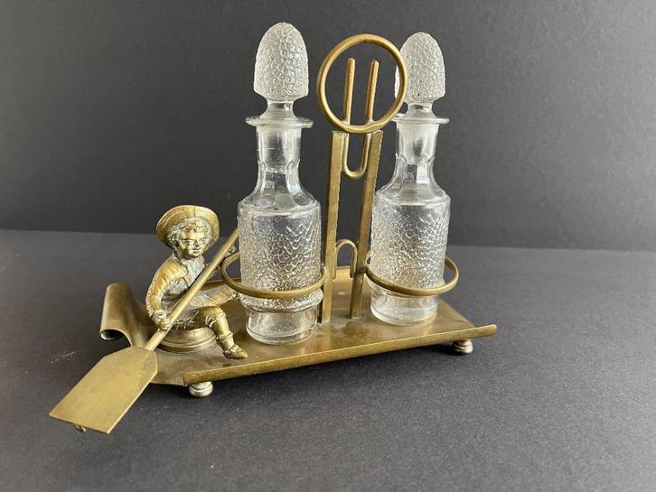 Antieke koperen olie- azijnstelhouder, mannetje in roeiboot, Antiek en Kunst, Antiek | Keukenbenodigdheden, Ophalen of Verzenden