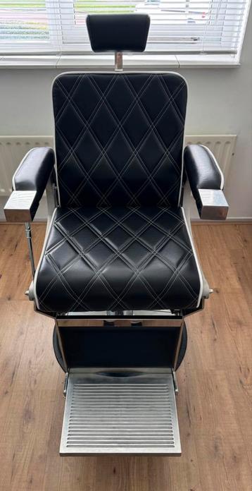 Barberstoel - zo goed als nieuw - zwart beschikbaar voor biedingen