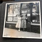 Foto - apotheek - Den Haag - 1955, Verzamelen, Verzenden, Foto, Zo goed als nieuw, 1940 tot 1960