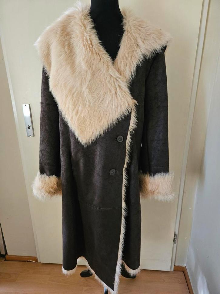 BANDOLERA bruine faux fur lammy coat maat 46 ZGAN, Kleding | Dames, Jassen | Winter, Zo goed als nieuw, Maat 46/48 (XL) of groter