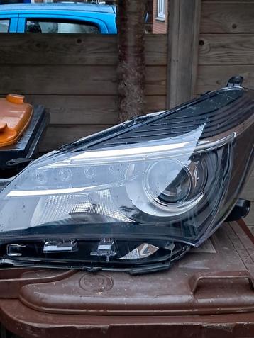 Toyota Yaris Hybride koplamp beschikbaar voor biedingen