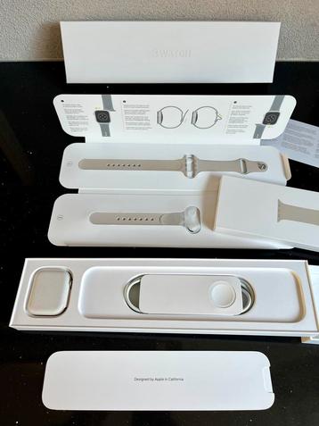 NWstaat Apple Watch serie 7 45 mm GPS starlight sportband beschikbaar voor biedingen