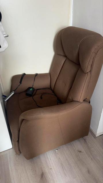 Sta- op relax fauteuils beschikbaar voor biedingen