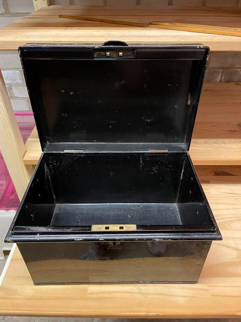 Metalen kistje zwart 19 x 30 x 20, Huis en Inrichting, Woonaccessoires | Kisten, Zo goed als nieuw, Minder dan 50 cm, Ophalen of Verzenden