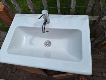 Wastafel +kast + kraan beschikbaar voor biedingen