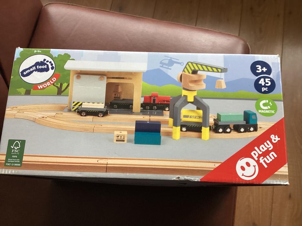 Small Foot treinbaan met container terminal, nieuw in doos., Ophalen of Verzenden, Nieuw, Meubelstuk of Keukentje