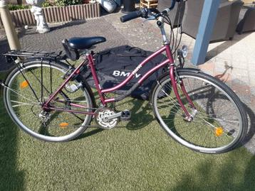 BMW vouwfiets 28 inch met
21 himano STX versnellingen Handig beschikbaar voor biedingen