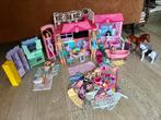 Barbiehuis met barbies Ken, Shelly en kleding, Ophalen of Verzenden, Barbie