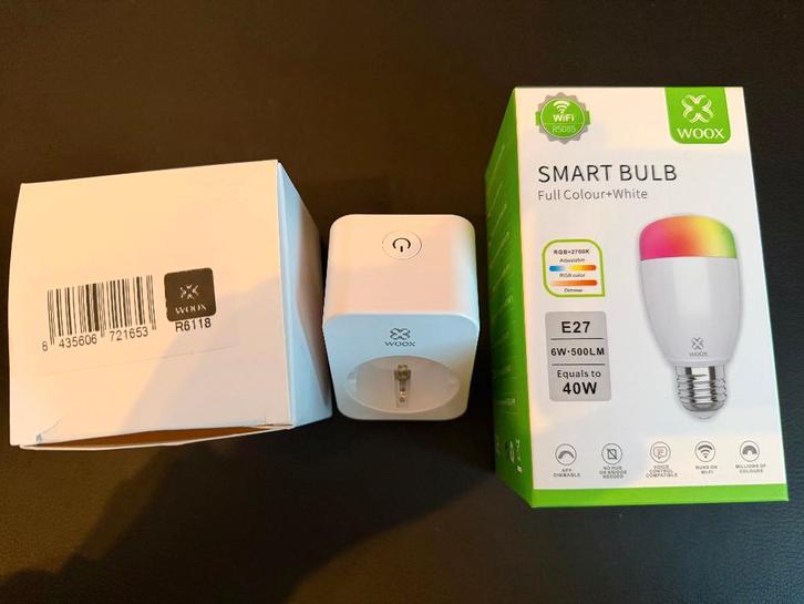 Gloednieuwe WOOX R6118 Smart Plug & Smart Bulb E27 Peer, Hobby en Vrije tijd, Elektronica-componenten, Nieuw, Ophalen of Verzenden