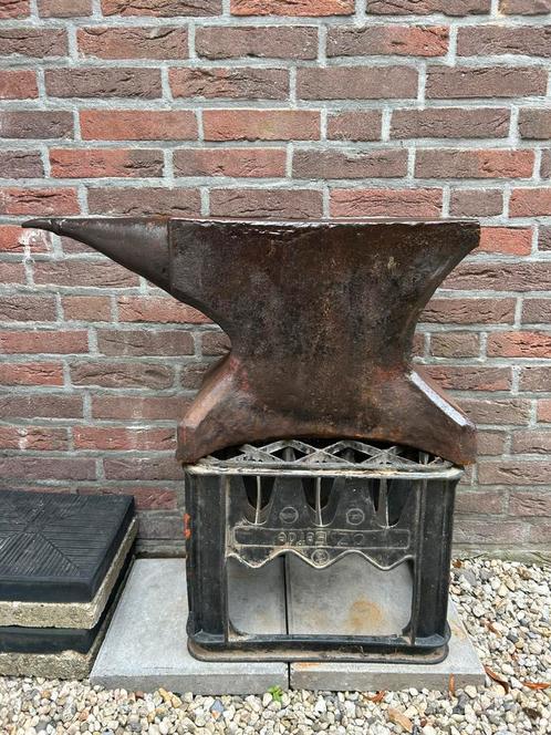 Antiek AAMBEELD.  -160 kg -, Doe-het-zelf en Verbouw, Metalen, Gebruikt, IJzer, Ophalen