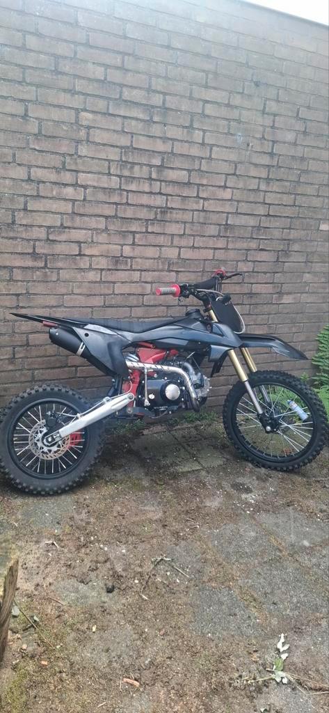 Crossmotor 125cc 4t schakel., Fietsen en Brommers, Minibikes, Midibikes en Pitbikes, Zo goed als nieuw, Dirtbike, Ophalen of Verzenden