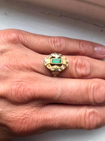 Ring met edelsteentje  beschikbaar voor biedingen