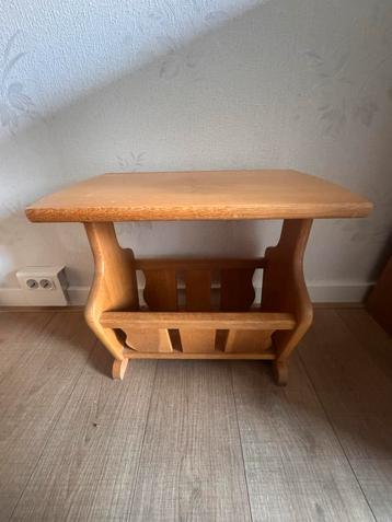 Eiken CD Rek & Krantenbak beschikbaar voor biedingen