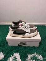 Jordan 1 Low Travis scott Medium Olive maat 45, Kleding | Heren, Schoenen, Overige kleuren, ., Ophalen of Verzenden, Zo goed als nieuw