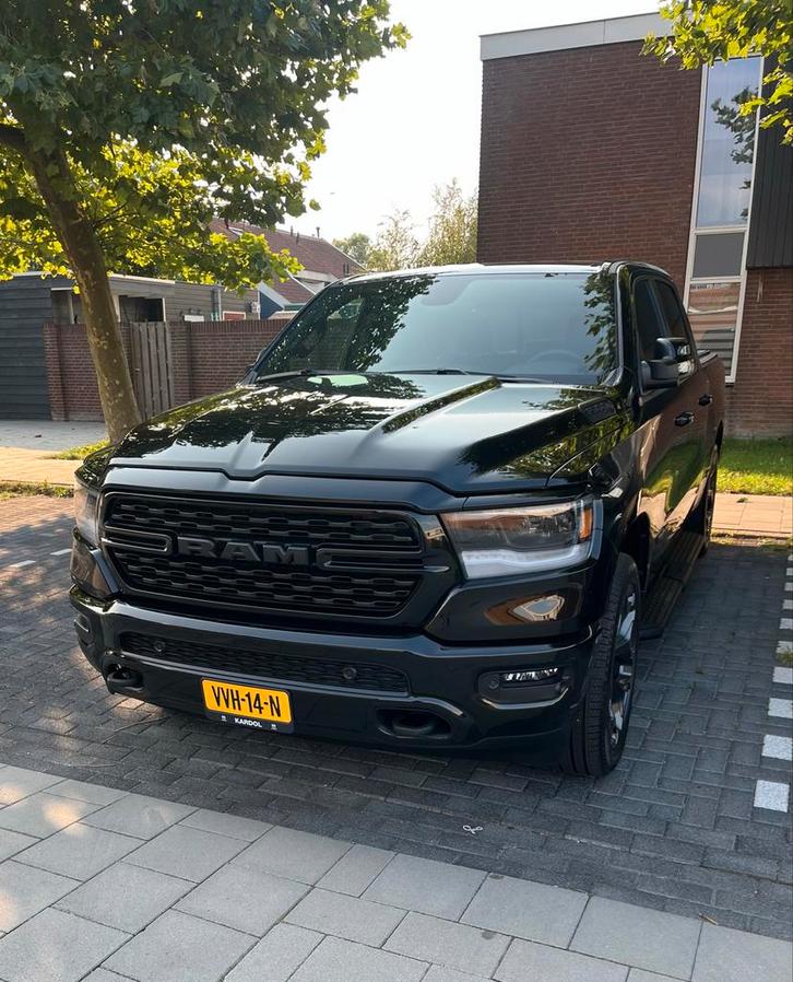 RAM 1500 5,7  V8 HEMI sep 2024 Zwart 4x4   Prijs ex bpm-btw, Auto's, Bestelauto's, Particulier, 4x4, ABS, Achteruitrijcamera, Adaptieve lichten