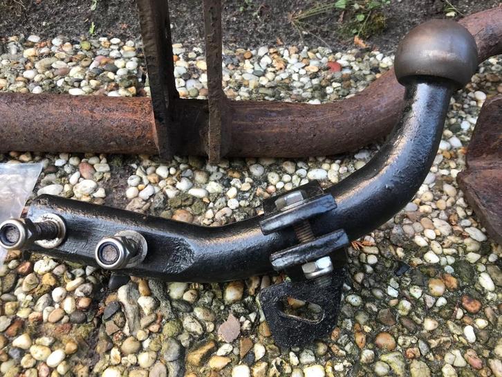 Trekhaak Mazda Demio + ID plaatje beugel bouten bevestiging, Auto-onderdelen, Trekhaken, Gebruikt, Ophalen of Verzenden