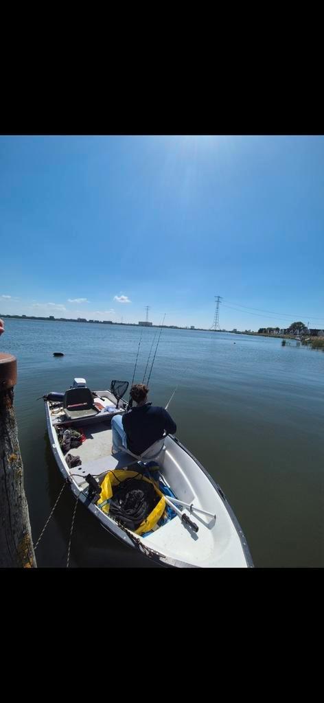 Te huur: Visbootje met 5pk motor – perfect voor trollen, Watersport en Boten, Kano's, Zo goed als nieuw, Overige typen, Eén persoon