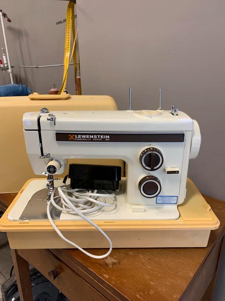 Lewenstein Cinderella Super 340 Naaimachine, Hobby en Vrije tijd, Naaimachines en Toebehoren, Gebruikt, Naaimachine, Lewenstein