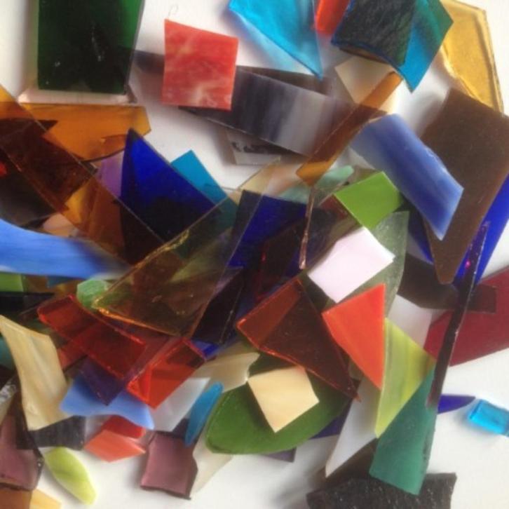 glasscherven, 2 kilo voor €20,-,voor mozaïek op bv lamp, bal, Hobby en Vrije tijd, Knutselen, Nieuw, Materiaal, Ophalen of Verzenden