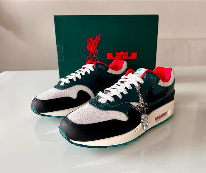Nike Air Max 1 Liverpool | 42.5, Kleding | Heren, Schoenen, Nieuw, Sneakers of Gympen, Ophalen