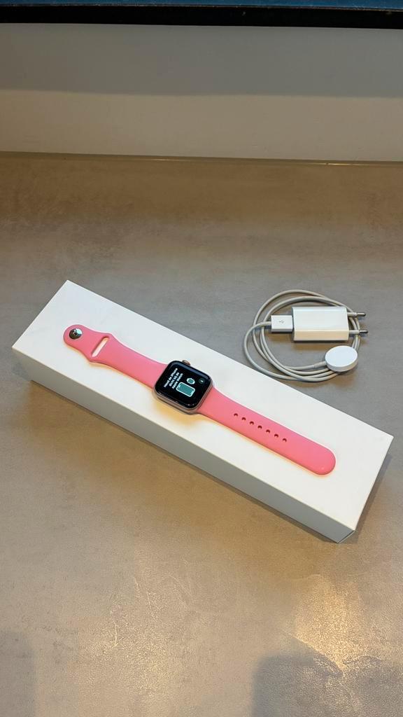 Apple Watch Series 5 40mm - Goud/Roze - 75% accu, Sieraden, Tassen en Uiterlijk, Smartwatches, Gebruikt, iOS, Roze, Afstand, Calorieverbanding