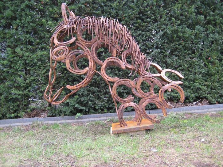 hoefijzer paardenhoofd, Tuin en Terras, Tuinbeelden, Zo goed als nieuw, Dierenbeeld, Metaal, Ophalen