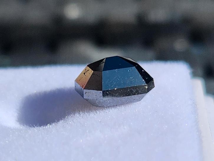 Zwarte Diamant 2.39ct kleur verbetert met certificaat, Sieraden, Tassen en Uiterlijk, Edelstenen, Ophalen of Verzenden