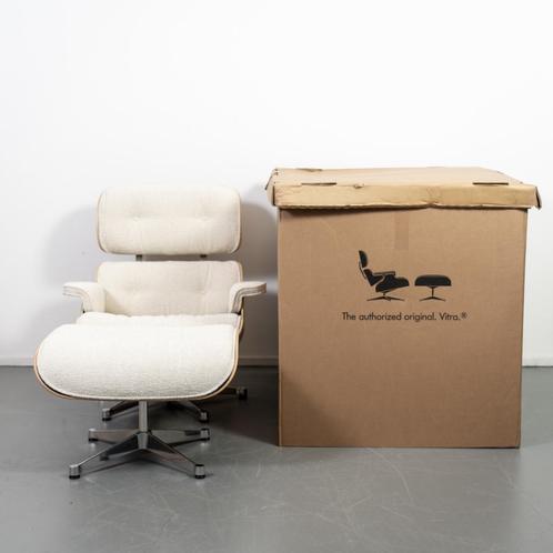 2x Vitra Eames Lounge Chair & Ottoman Nubia Stof - Notenhout, Huis en Inrichting, Fauteuils, Nieuw, Hout, Stof, 75 tot 100 cm