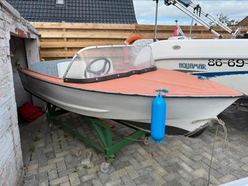 Speedbootje zonder motor en trailer beschikbaar voor biedingen