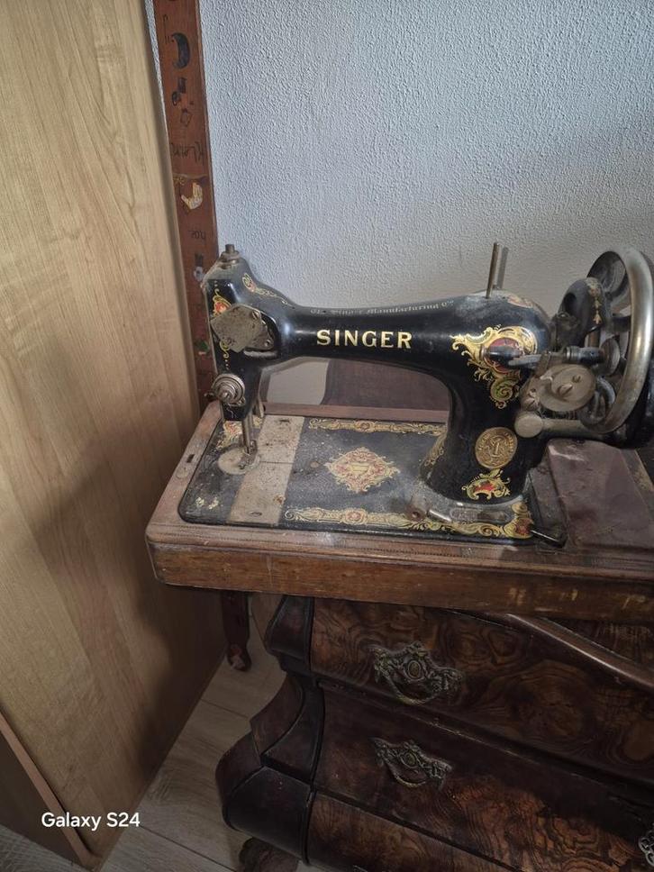 Antieke Singer Naaimachine met Houten Kast, Antiek en Kunst, Antiek | Naaimachines, Ophalen