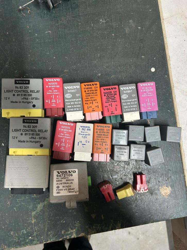 Diverse Volvo relais, Auto-onderdelen, Elektronica en Kabels, Volvo, Gebruikt, Ophalen of Verzenden