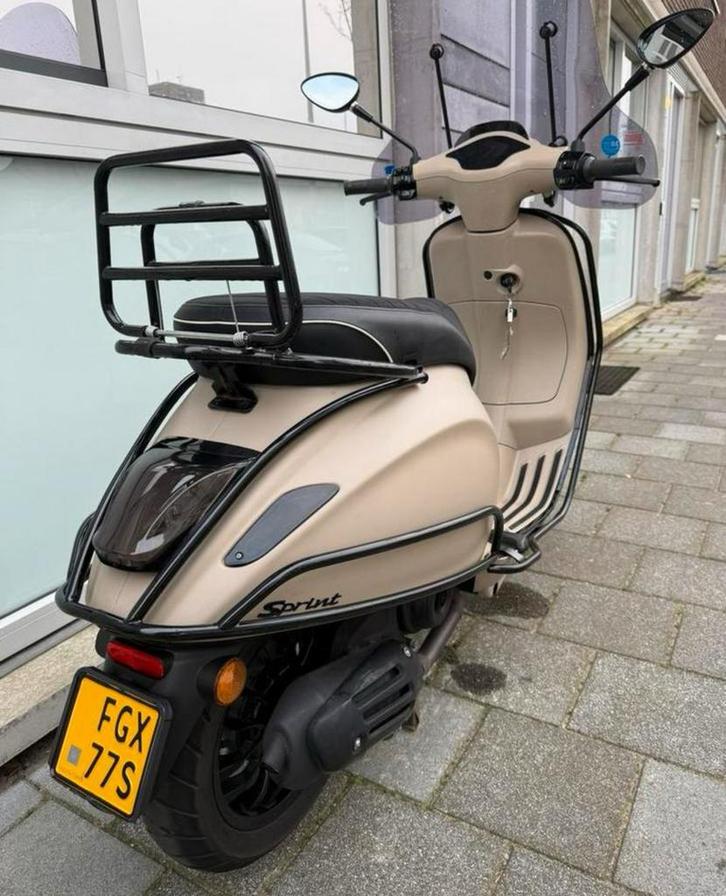 Mooie Vespa Sprint - Desert Sand Storm LED Special Edition, Fietsen en Brommers, Scooters | Vespa, Zo goed als nieuw, Overige modellen