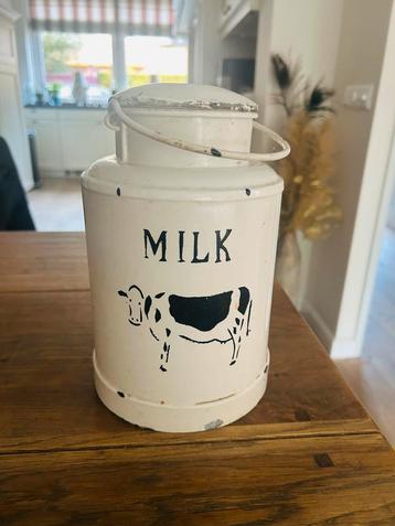Vintage Melkbus met Koe beschikbaar voor biedingen