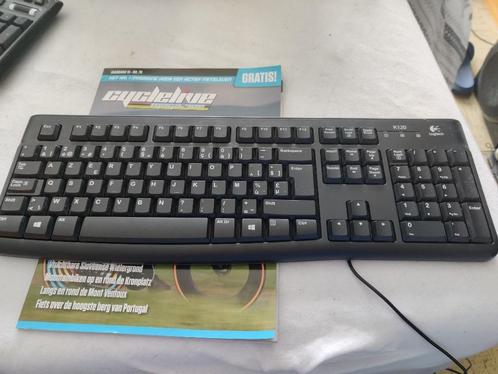 TK: Logitech K120 Keyboard Azerty, Computers en Software, Toetsenborden, Zo goed als nieuw, Azerty, Bedraad, Ergonomisch, Ophalen of Verzenden