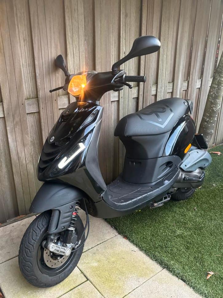 Piaggio zip 125cc A1 Sp lc, Fietsen en Brommers, Scooters | Piaggio, Zo goed als nieuw, Zip, Benzine, Ophalen of Verzenden