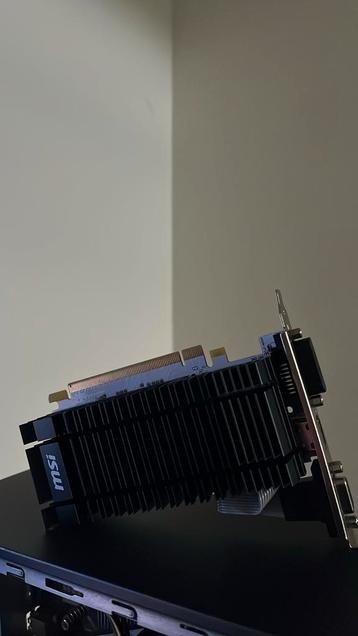 GT 730 2GB met nieuwe thermal paste beschikbaar voor biedingen