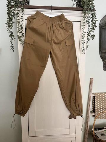 Nukus broek beschikbaar voor biedingen