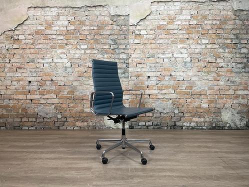Vitra EA119 bij TheReSales, Huis en Inrichting, Bureaustoelen, Zo goed als nieuw, Bureaustoel, Blauw, Ophalen of Verzenden