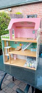 Poppen speelgoedhuis met toebehoren zo goed als nieuw, Kinderen en Baby's, Speelgoed | Poppenhuizen, Ophalen, Zo goed als nieuw