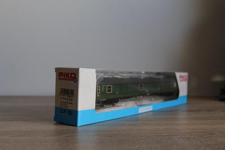 Piko 59642 - Schnellzugpackwagen Dm902 DB III, Hobby en Vrije tijd, Modeltreinen | H0, Zo goed als nieuw, Wagon, Gelijkstroom