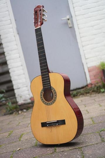 Klassieke gitaar beschikbaar voor biedingen