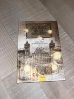 Lucia flores en de vloek van de aaskevers, Boeken, Ophalen, Zo goed als nieuw