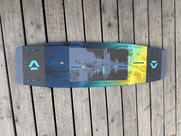 Duotone Jaime Kiteboard 130x39, Watersport en Boten, Kitesurfen, Gebruikt, Kiteboard, Twintip, Ophalen of Verzenden