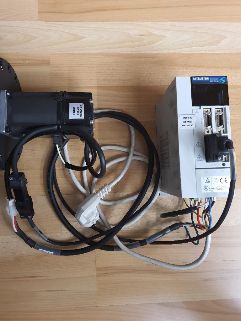 Mitsubishi Servo drive met bijbehorende motor MH-J2S-40CP, Ophalen, Zo goed als nieuw