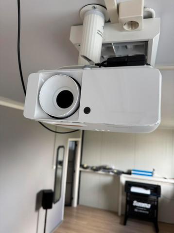 Optoma HZ40HDR Beamer met scherm beschikbaar voor biedingen