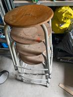 Oude schoolkruk, atelierkrukken, vintage krukken., Ophalen, Zo goed als nieuw, Hout, 60 tot 90 cm