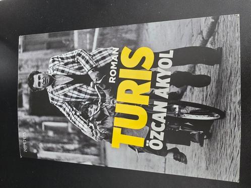 Özcan Akyol - Turis, Boeken, Literatuur, Zo goed als nieuw, Nederland, Ophalen of Verzenden