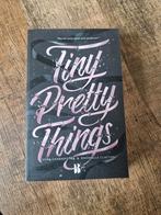 Boek tiny pretty things sona charaipota young adult ya, Boeken, Kinderboeken | Jeugd | 13 jaar en ouder, Ophalen of Verzenden